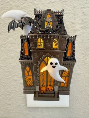 Bath & Body Works Halloween Haunted House Wallflowers Fragrance Plug In